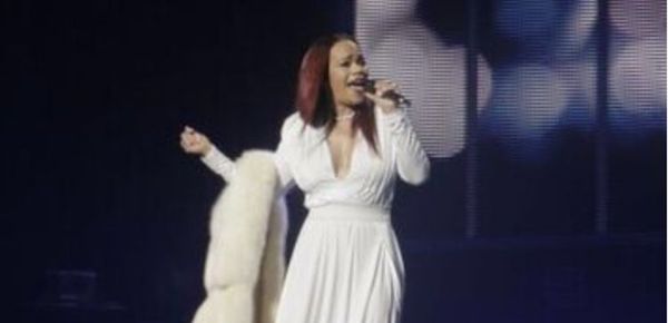 Singer Faith Evans Forgets to Wear Underwear, Flashes the Crowd at