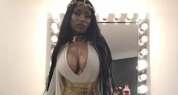 Nicki Minaj Ass Porn Vidos - Nicki Minaj Shows Off Her Buttocks On Tour, Insists It's Not Fake ::  Hip-Hop Lately