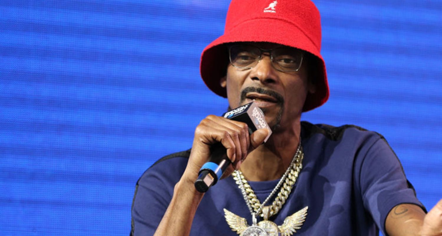 Podcast Host Tweets Photo Of His Mother Meeting Snoop Dogg & Then Thin ...