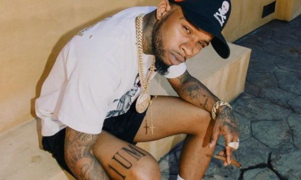 Tory Lanez Shows Off His MultiTasking Skills By Getting A Tattoo   Recording New Music At The Same Time
