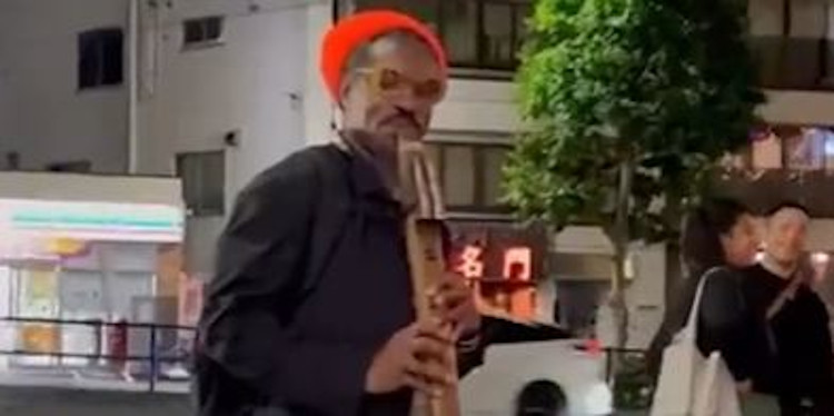 they-found-andre-3000-in-japan-with-his-flute.1685026841.jpg