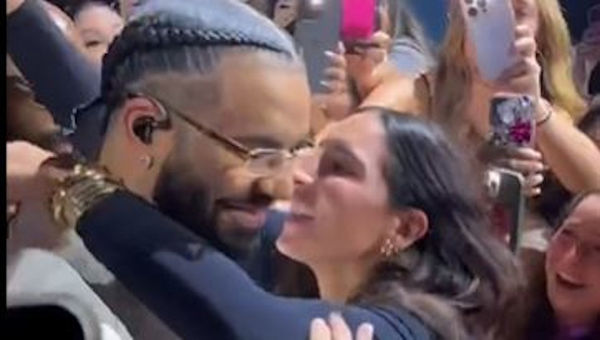Drake Deals With Fan Who Tries To Hug And Kiss Him