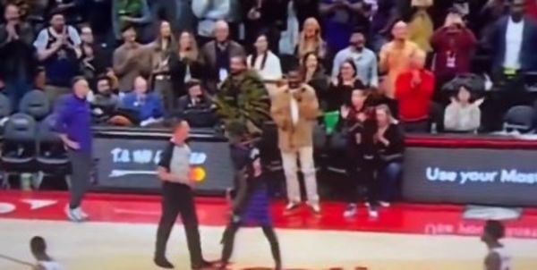 Drake Mocks And Threatens Demar DeRozan At Raptors Game